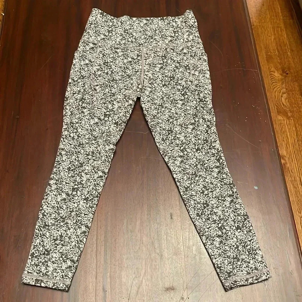 Athleta Salutation Stash Pocket II 7/8 gray design tight size S